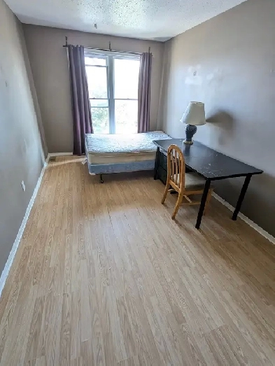 Move in today! Woodroffe/Majestic, 4 min to Algonquin