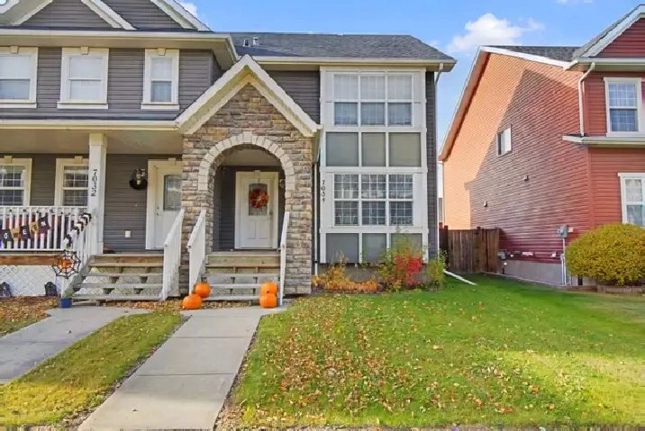 4 Bed 3.5 Bath Emerald Hills Duplex, Sherwood Park   Dbl Garage